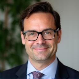 Ritratto professionale di Marco Verdi.